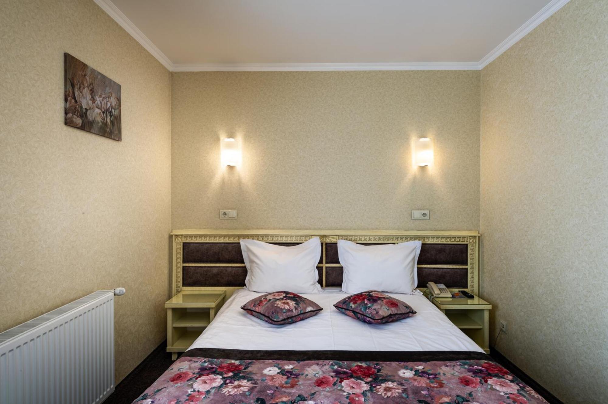 Avalon Palace Hotel Ternopil Exterior photo